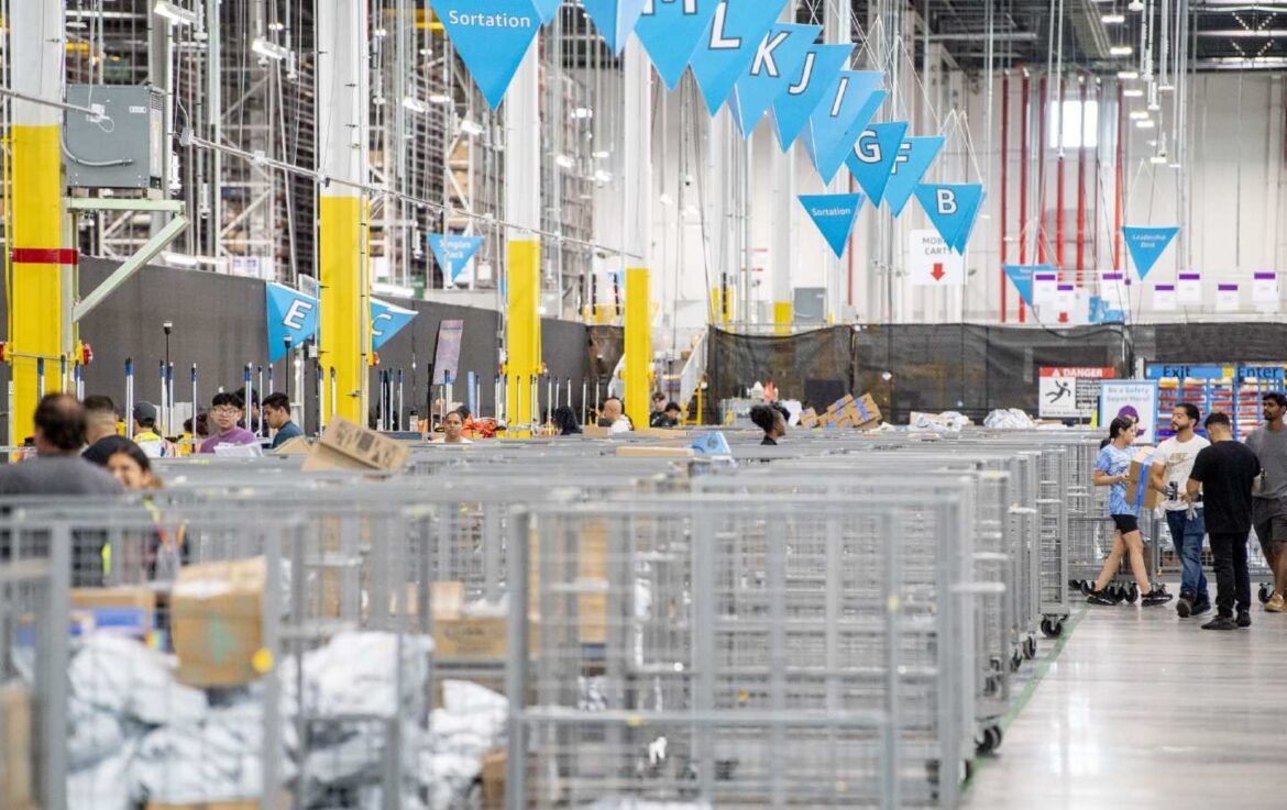 Amazon-Workers.jpg